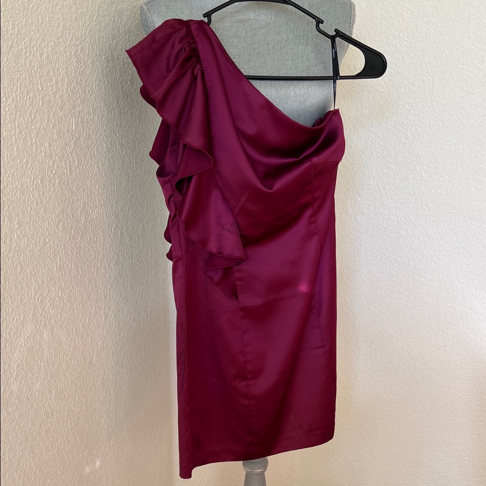 Elegant Burgundy One-Shoulder Dress